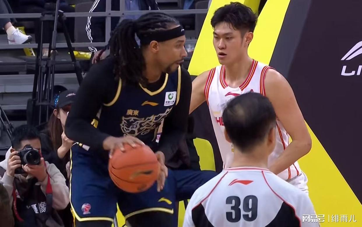 爱游戏-朱芳雨赌对了！广东队狂练“新内线”，杜锋为他拒绝交易王浩然？