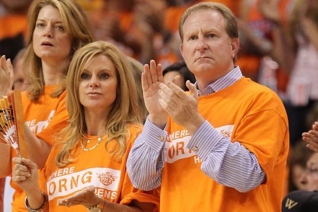 爱游戏-揭秘太阳老板丑闻（下）：曾想用脱衣舞女郎勾引阿德