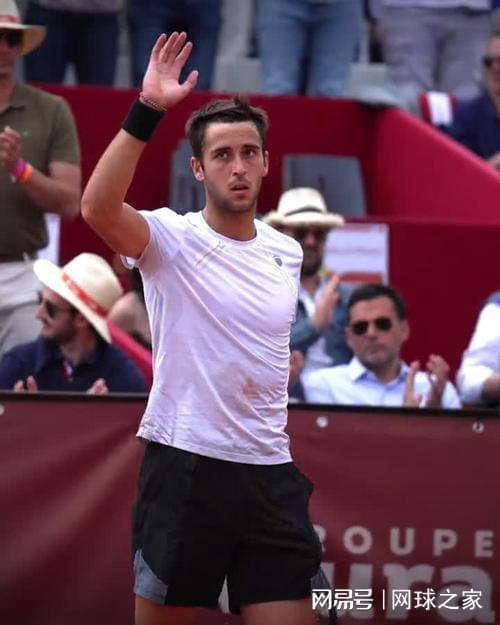 爱游戏体育登录-何惧一日双赛，埃切维里四进巡回赛决赛终夺冠