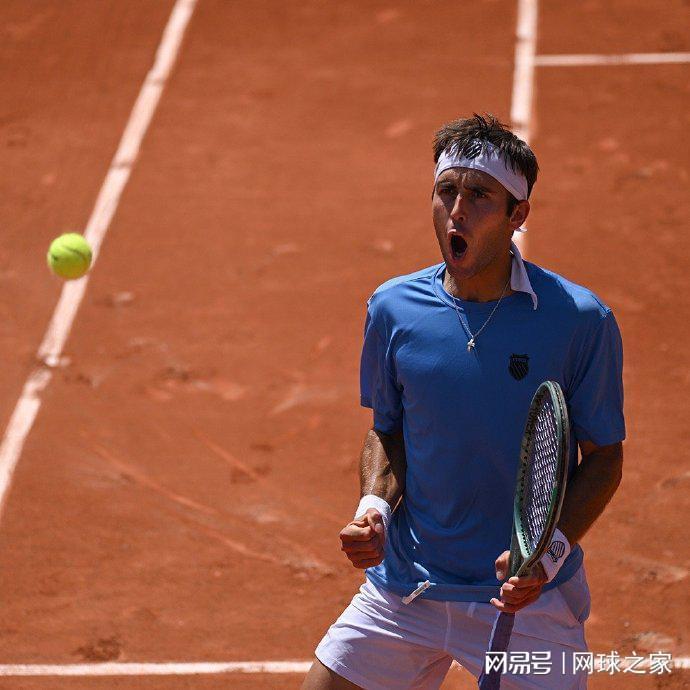 爱游戏体育登录-何惧一日双赛，埃切维里四进巡回赛决赛终夺冠