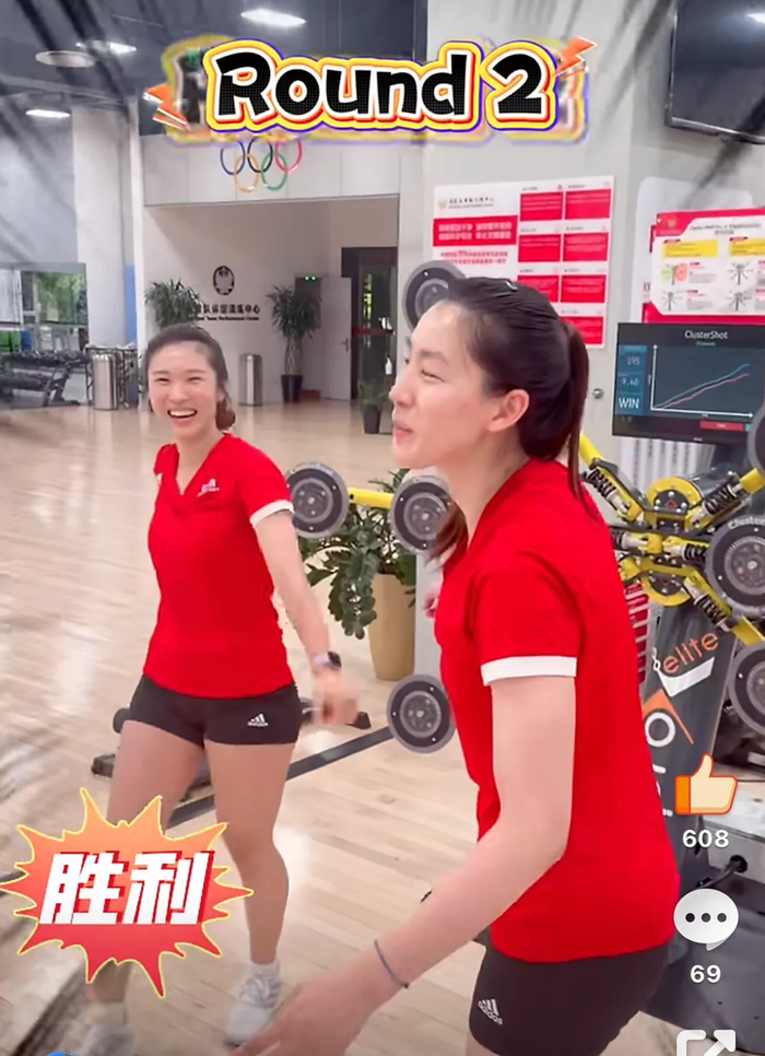 爱游戏体育官网-王梦洁刁琳宇训练PK火了：女排老将，从来不止是传奇|排球|中国女排|自由人|精神|赛场_新浪新闻